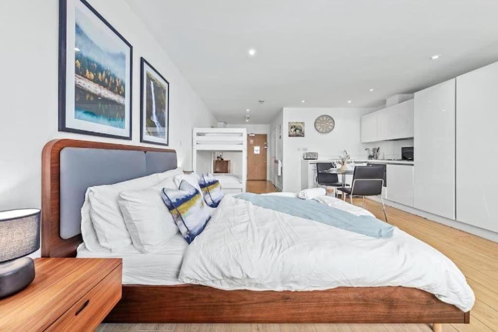 1 Bedroom Flat Piccadilly Sleep 7 In London Vr10 Buitenkant foto