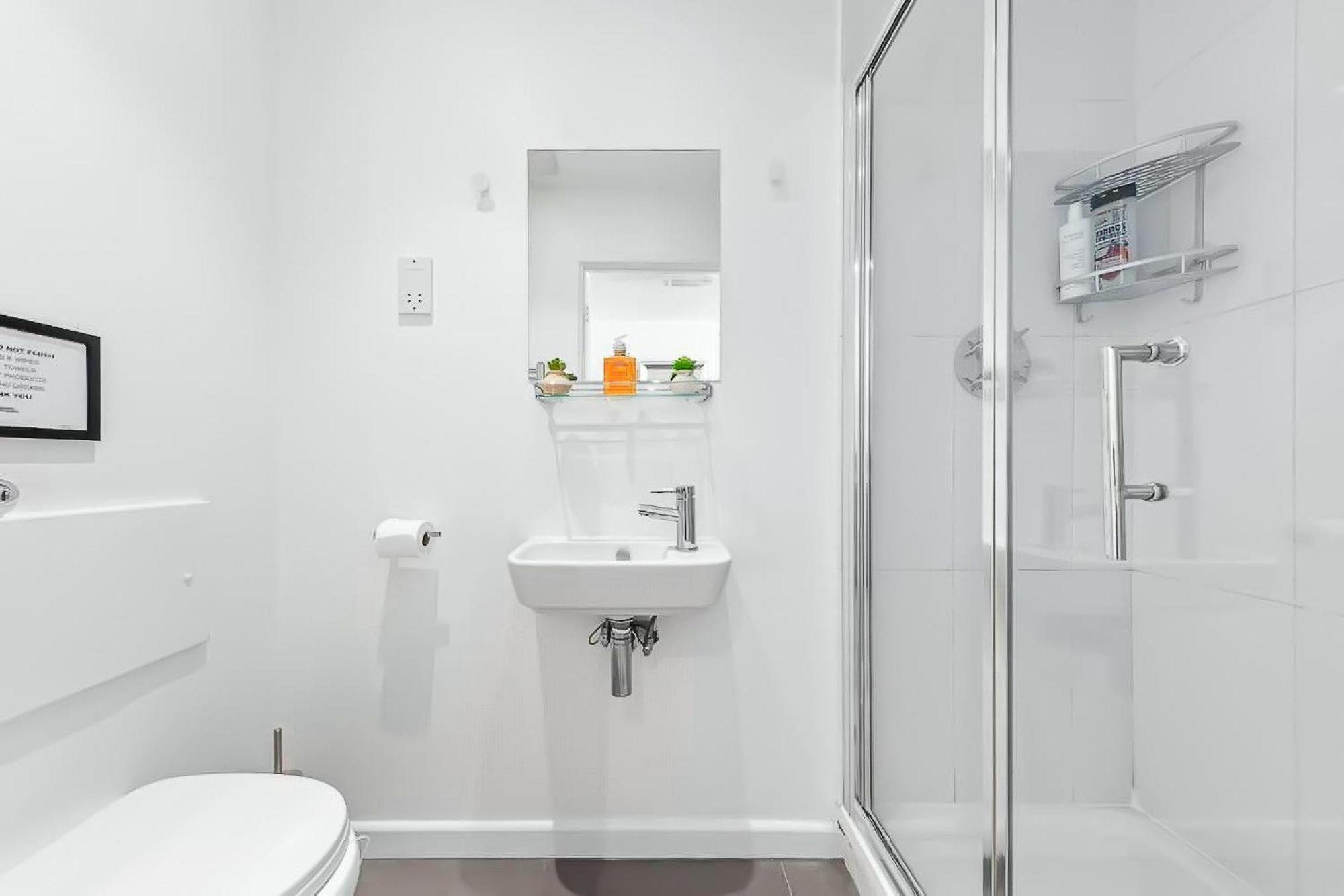 1 Bedroom Flat Piccadilly Sleep 7 In London Vr10 Buitenkant foto